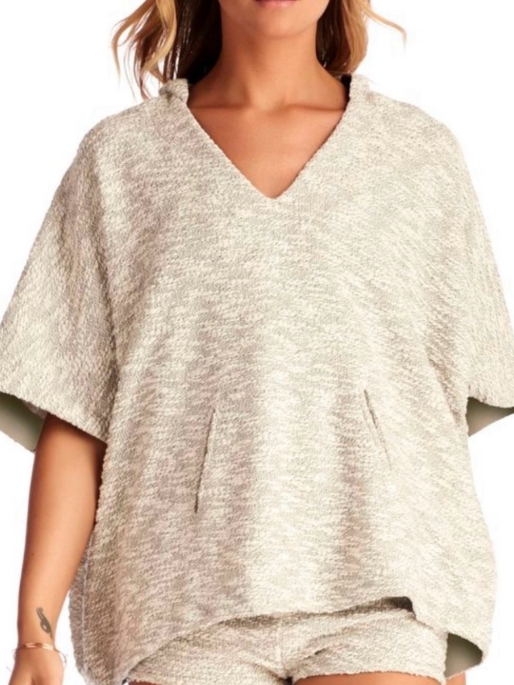Vitamin A Women’s Dawn Patrol Hooded Poncho Pullover Size S in Grey Beach NWT